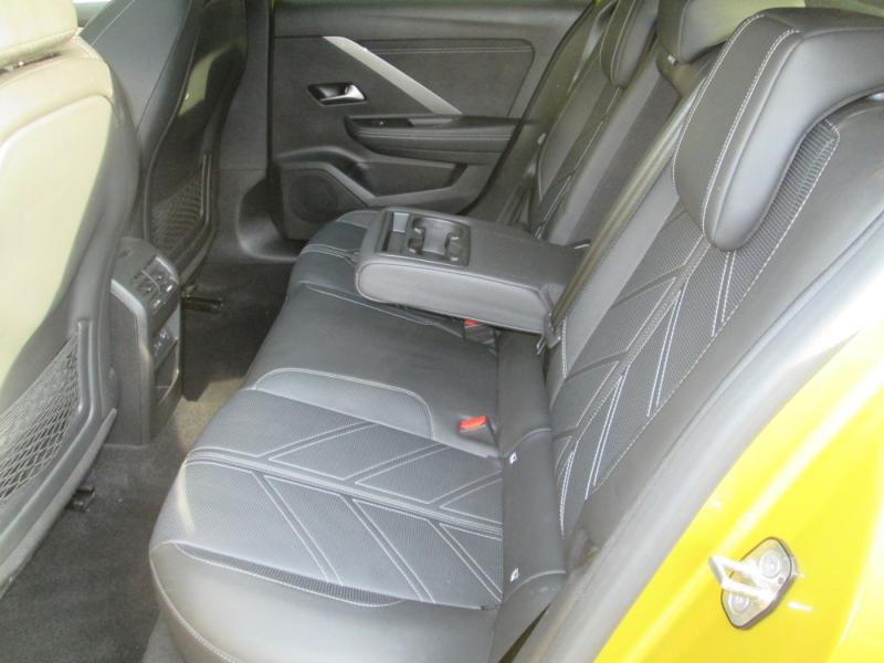 Opel ASTRA ULT 1.6 PHE AT8 180PS