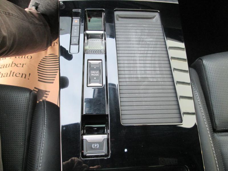 Opel ASTRA ULT 1.6 PHE AT8 180PS