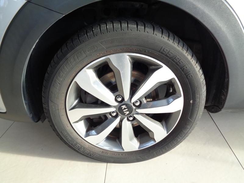 KIA Stonic 125 MPI ISG Silber