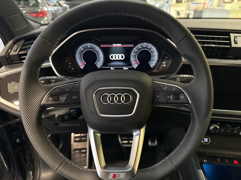Audi Q3 35 TDI admired