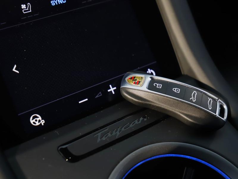 Porsche Taycan 4S Cross Turismo