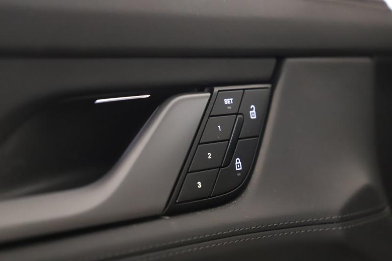 Porsche Taycan 4S Cross Turismo