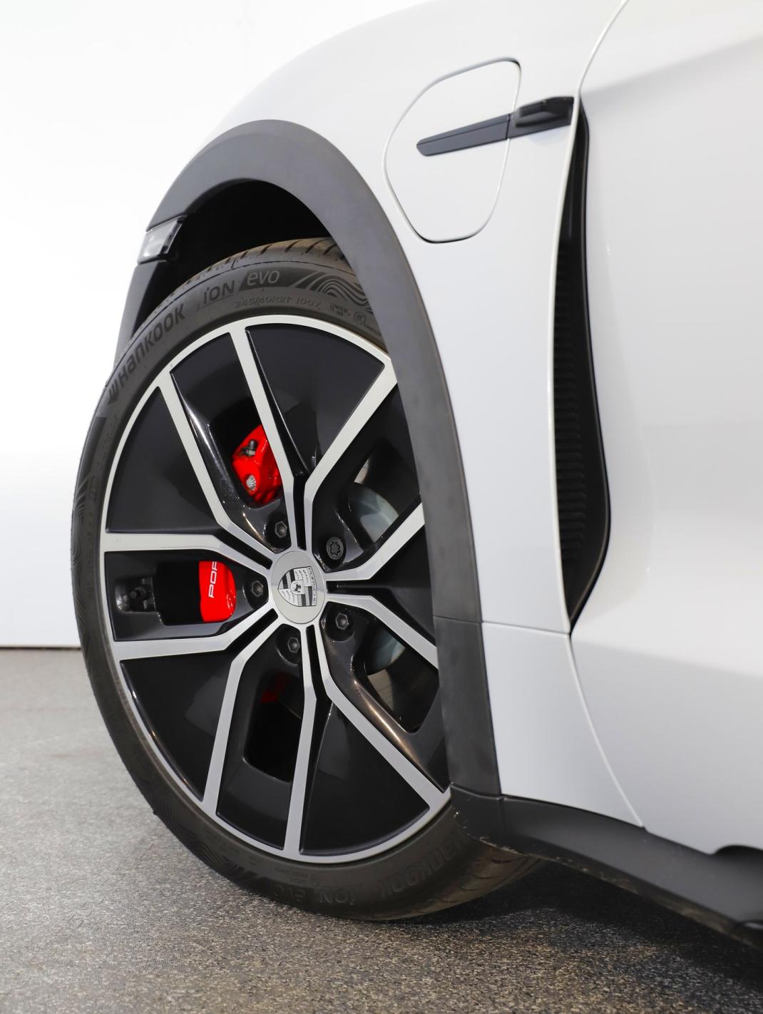 Porsche Taycan 4S Cross Turismo