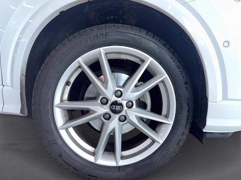 Audi Q2 35 TFSI admired