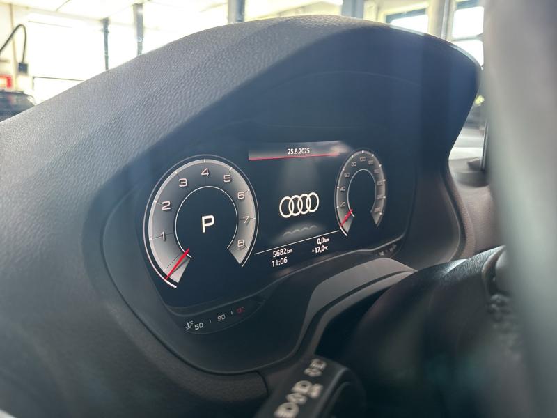 Audi Q2 35 TFSI admired