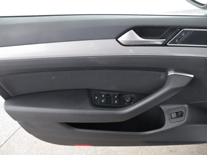 VW Passat Variant Business TDI DSG