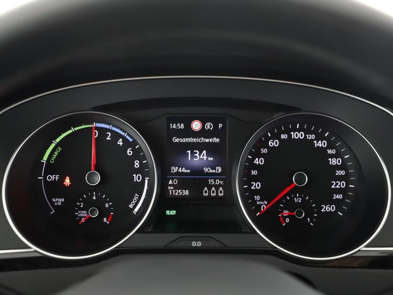 VW Passat GTE Variant