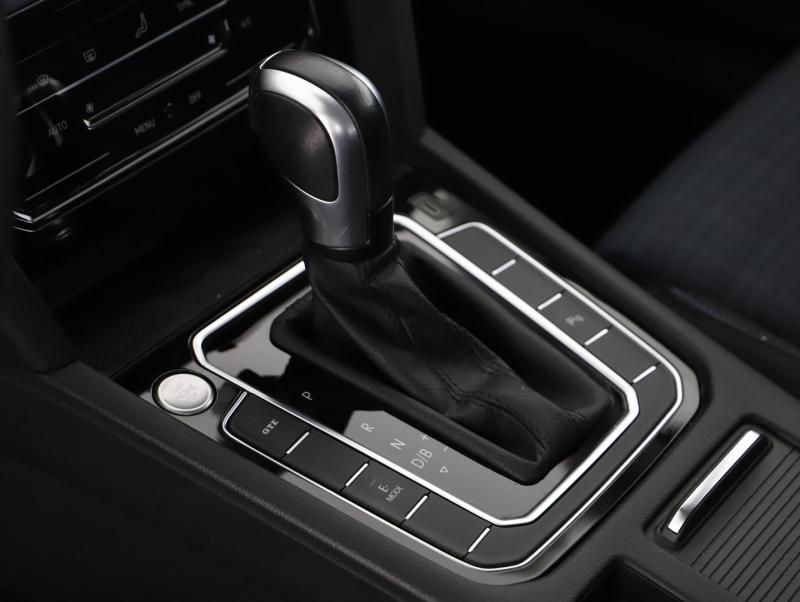 VW Passat GTE Variant