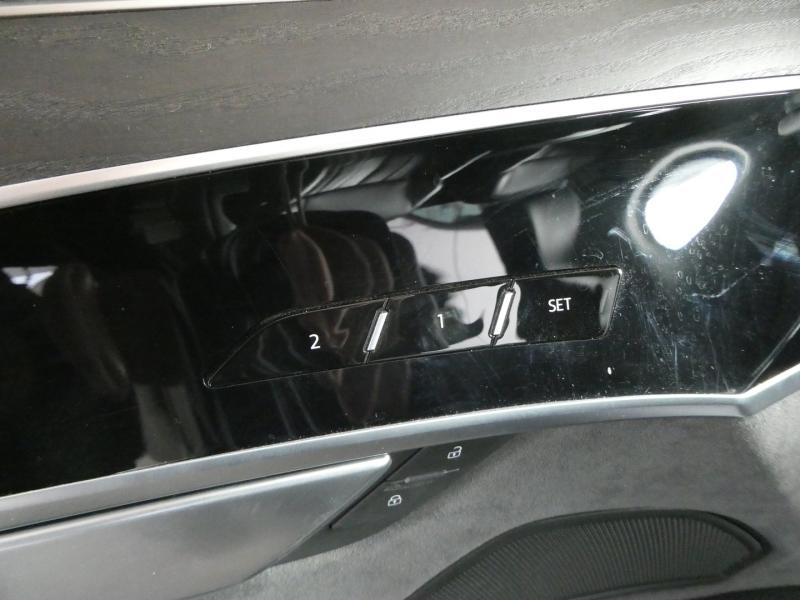 Audi A8  60 TFSI e quattro Lang