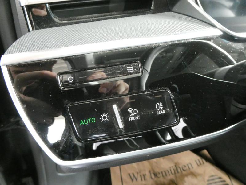 Audi A8  60 TFSI e quattro Lang