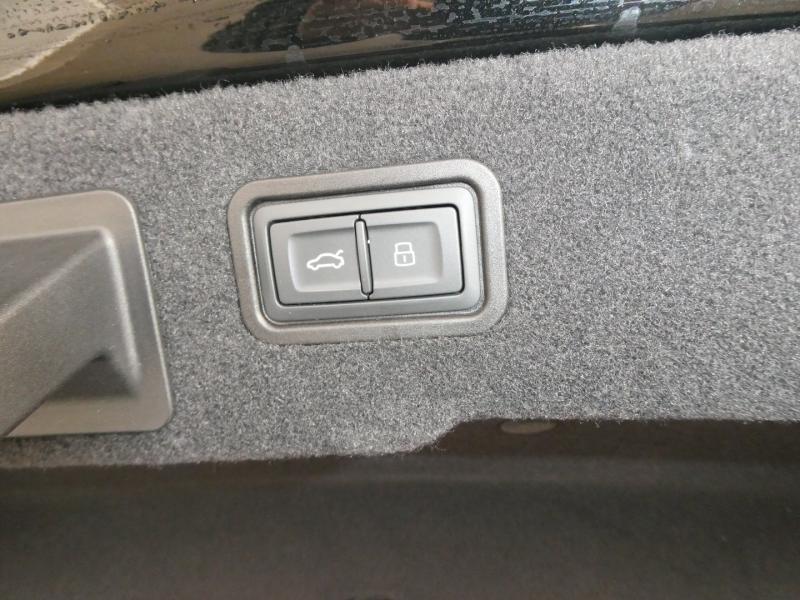 Audi A8  60 TFSI e quattro Lang