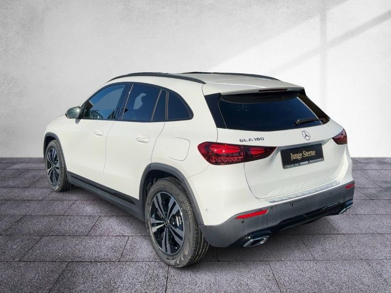 MERCEDES-BENZ GLA 180  Progressive