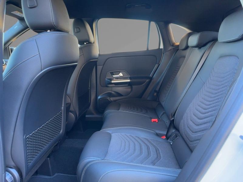 MERCEDES-BENZ GLA 180  Progressive