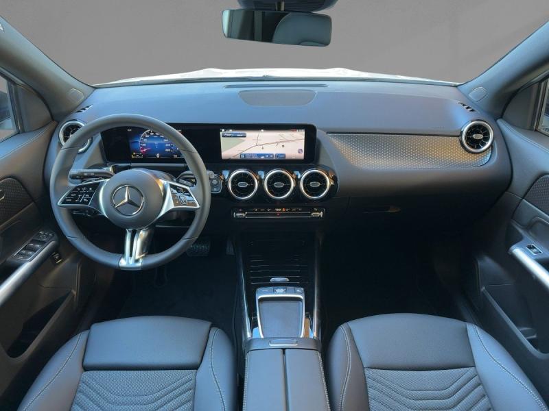 MERCEDES-BENZ GLA 180  Progressive