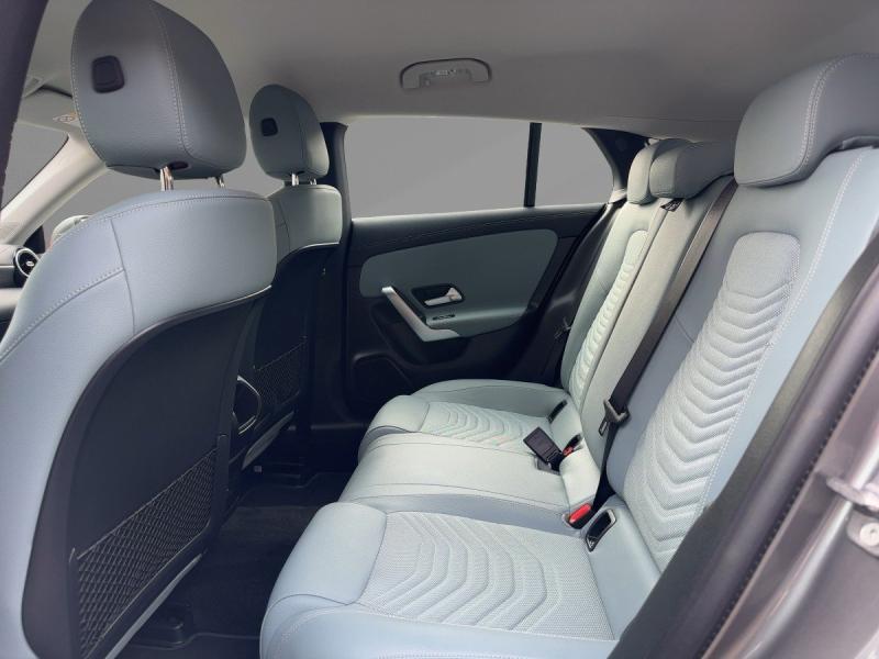 MERCEDES-BENZ CLA 180 Shooting Brake