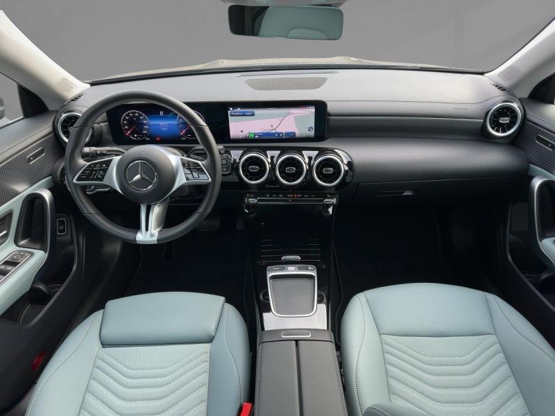 MERCEDES-BENZ CLA 180 Shooting Brake