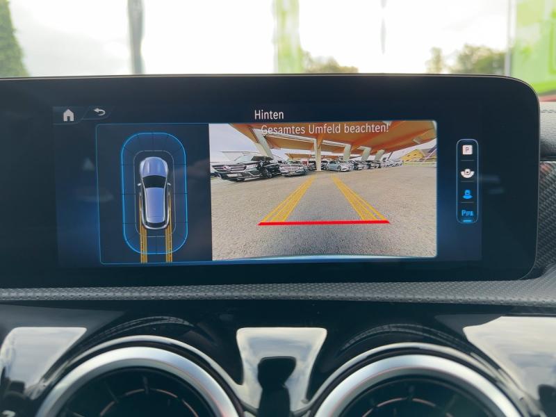 MERCEDES-BENZ CLA 180 Shooting Brake