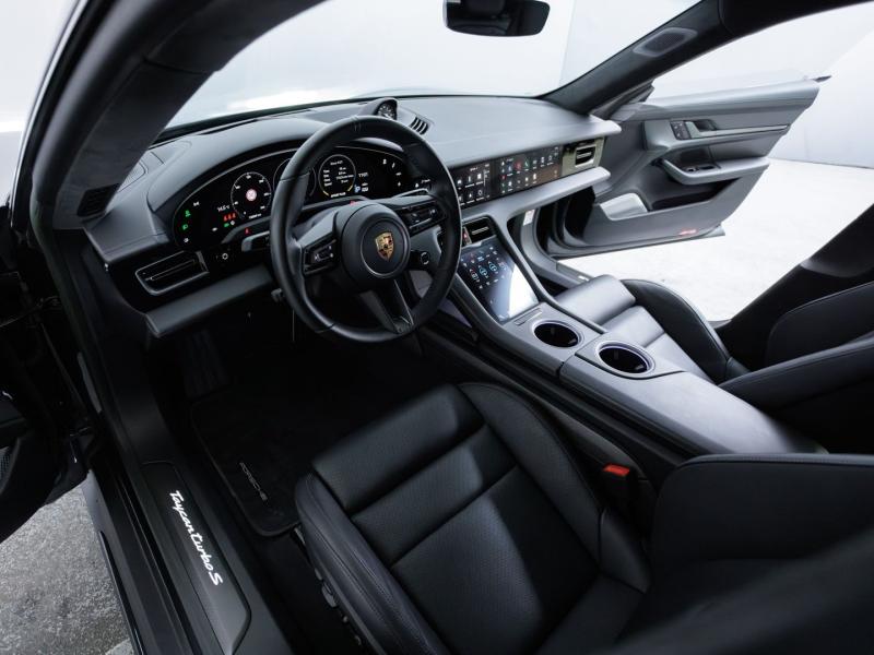 Porsche Taycan Turbo S Sport Turismo