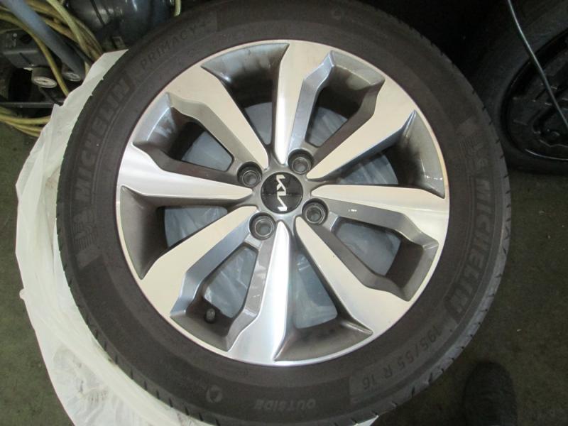 KIA Stonic Silber 1.0TGDI