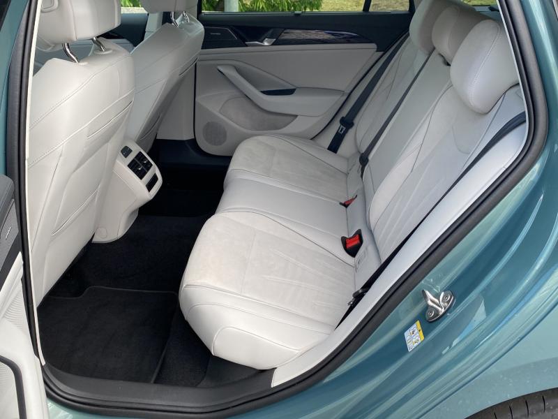 VW Passat Variant Elegance TDI DSG