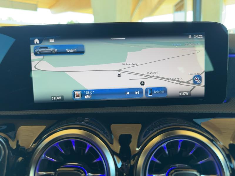 MERCEDES-BENZ A 220 4MATIC AMG-Line