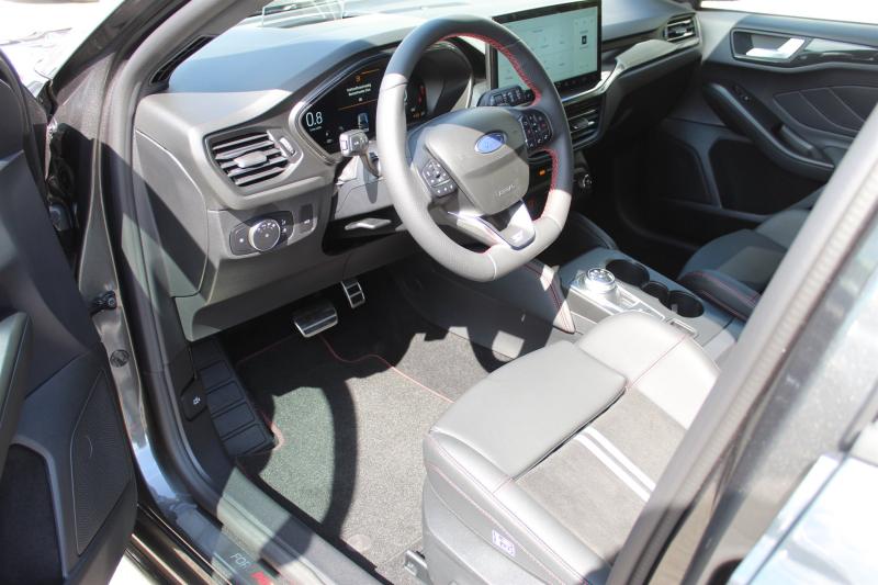 Focus ST-X Traveller 2.3EcoBoost 280PS A8