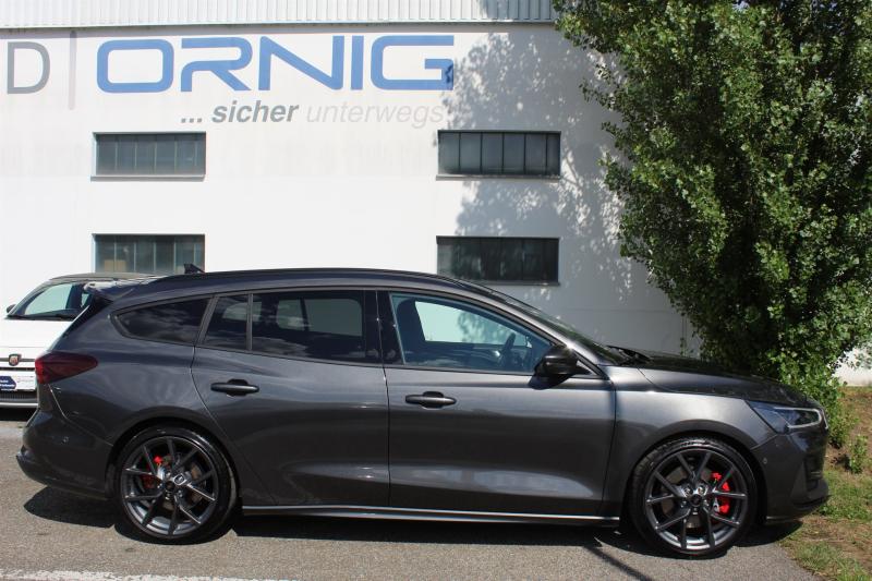 Focus ST-X Traveller 2.3EcoBoost 280PS A8