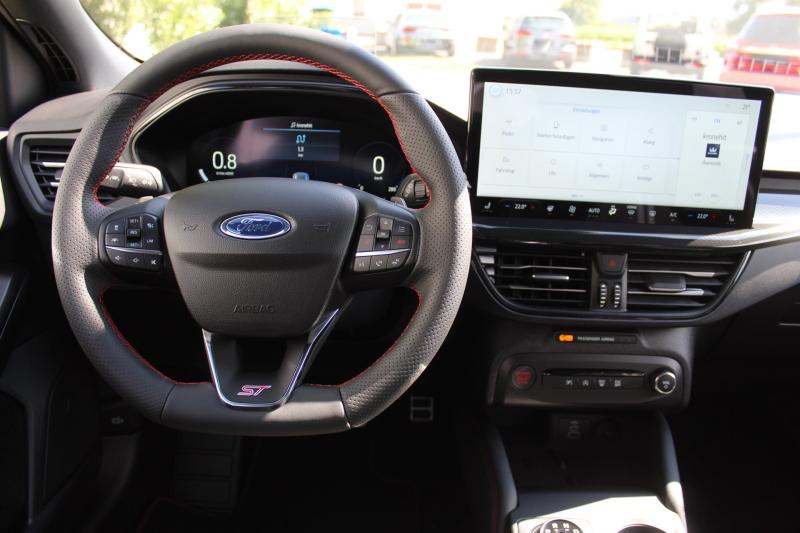 Focus ST-X Traveller 2.3EcoBoost 280PS A8