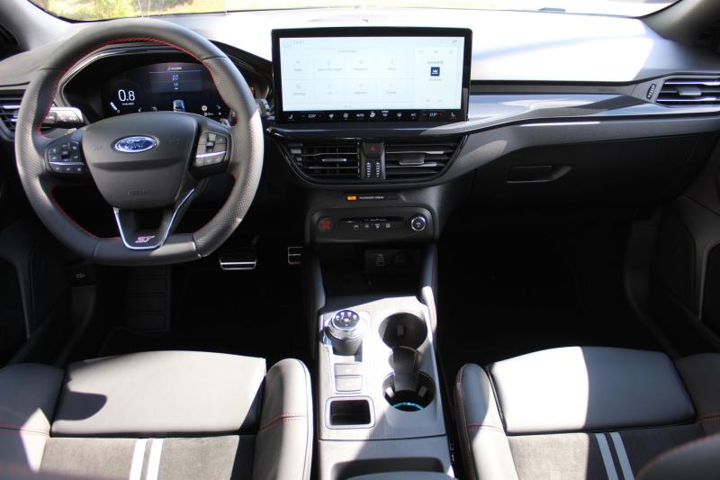 Focus ST-X Traveller 2.3EcoBoost 280PS A8