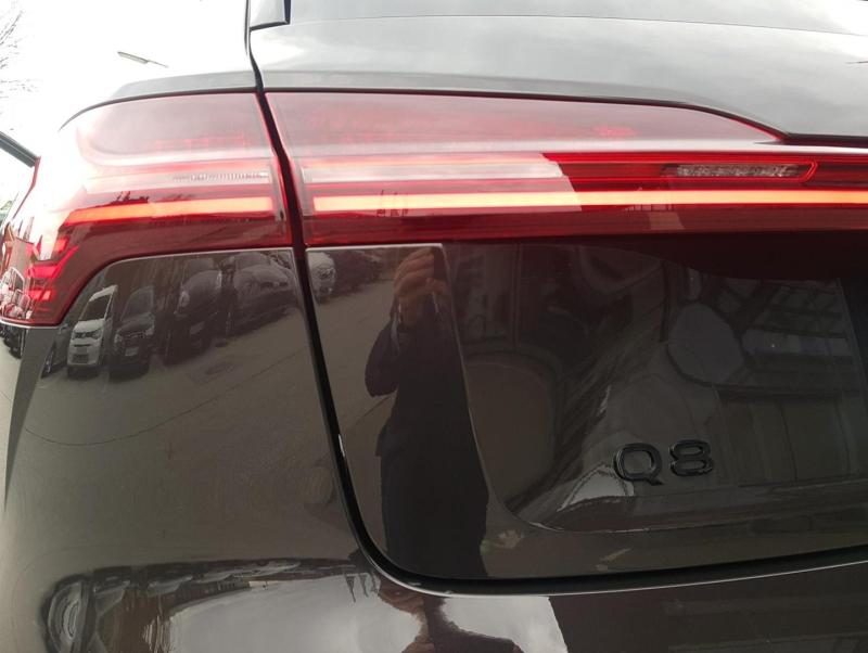 Audi Q8 50 e-tron quattro business