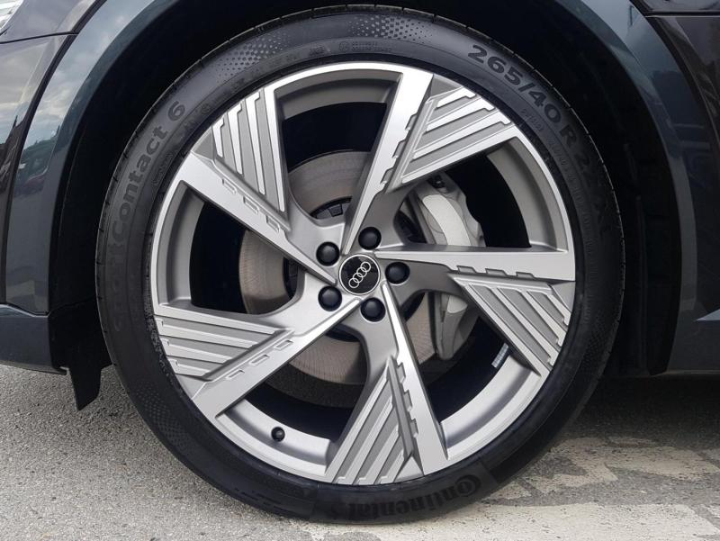 Audi Q8 50 e-tron quattro business