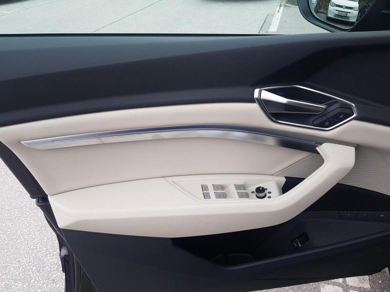 Audi Q8 50 e-tron quattro business