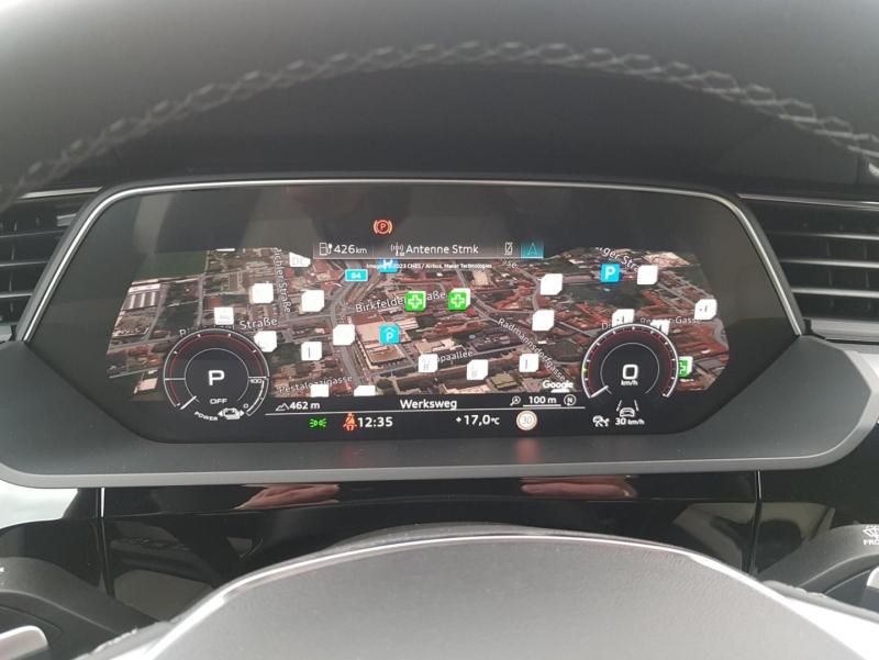 Audi Q8 50 e-tron quattro business