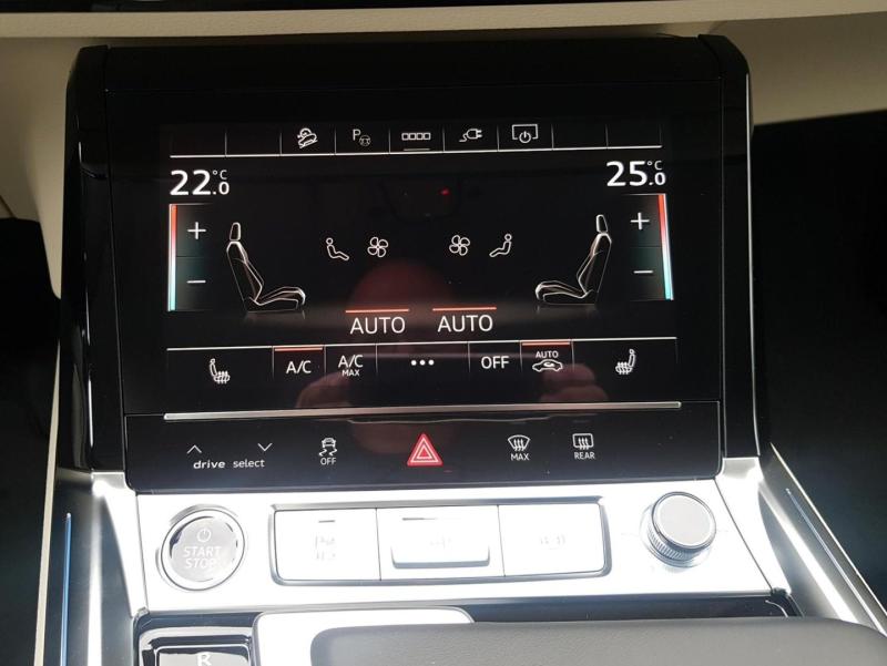 Audi Q8 50 e-tron quattro business