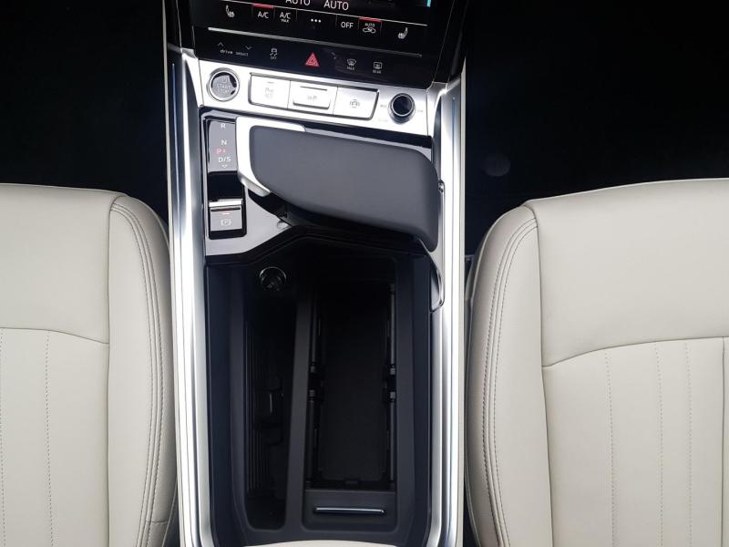 Audi Q8 50 e-tron quattro business