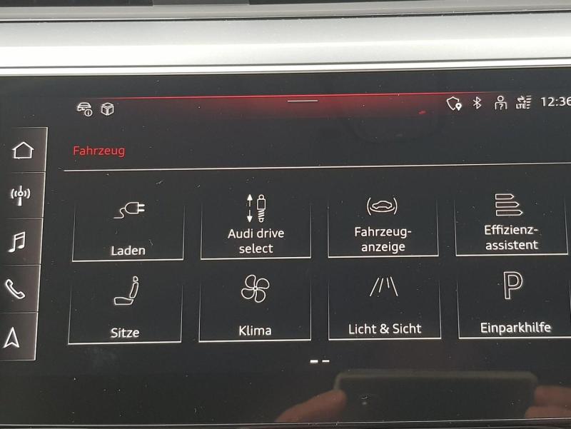 Audi Q8 50 e-tron quattro business