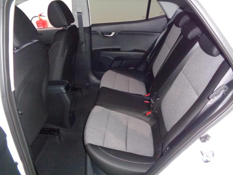 KIA STONIC/SIL/1.0 TGDI/MT6/100