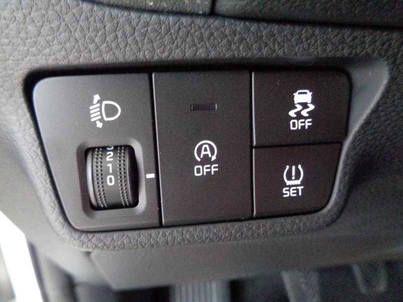 KIA STONIC/SIL/1.0 TGDI/MT6/100