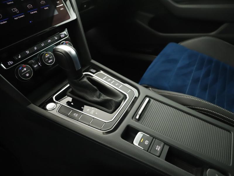 VW Passat Var. Elegance TDI SCR 4MOTION DSG