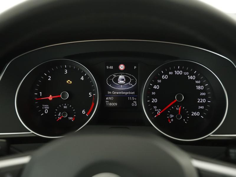 VW Passat Var. Elegance TDI SCR 4MOTION DSG