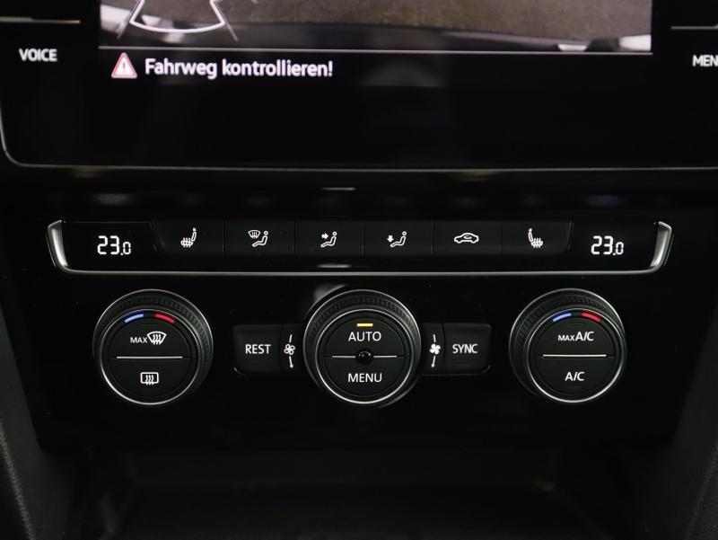 VW Passat Var. Elegance TDI SCR 4MOTION DSG