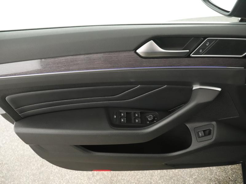 VW Passat Var. Elegance TDI SCR 4MOTION DSG