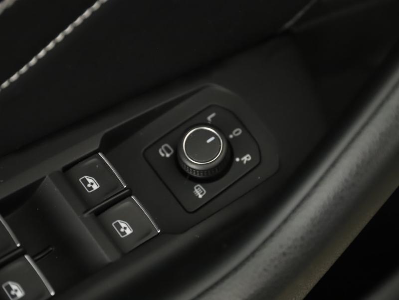 VW Passat Var. Elegance TDI SCR 4MOTION DSG