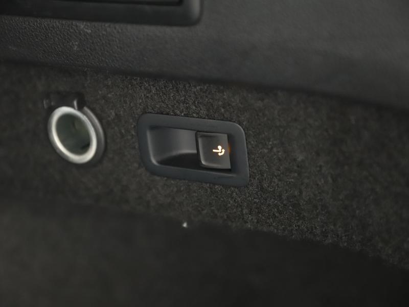 VW Passat Var. Elegance TDI SCR 4MOTION DSG