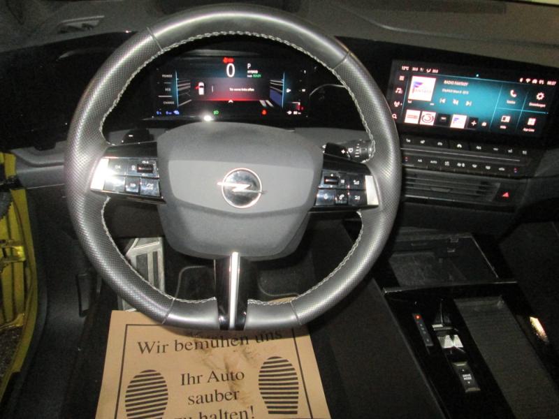 Opel ASTRA ULT 1.6 PHE AT8 180PS