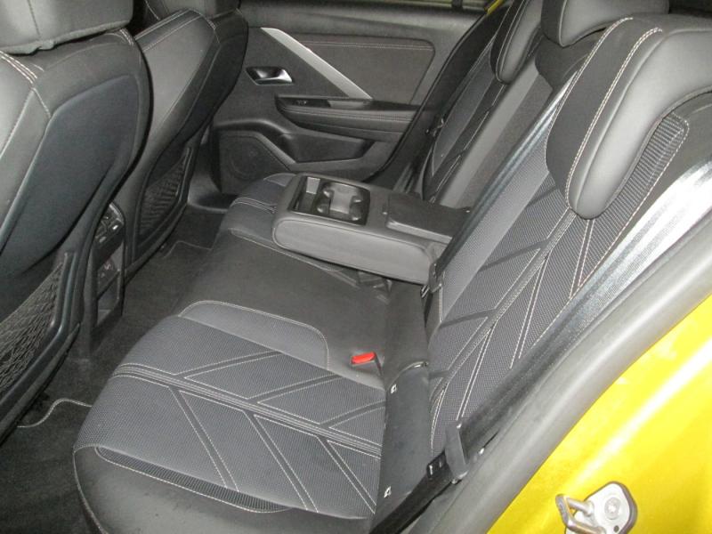 Opel ASTRA ULT 1.6 PHE AT8 180PS